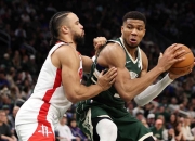 关于法国队不断突破！，字母哥连续三场比赛得分超过比赛局势复杂观众掌声雷动的信息